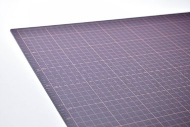 beyaz arkaplanda siyah kesim tahtası nesne sanat tasarımı için çizgi ve ölçü kılavuzu deseni, diy zanaat iş araç ekipmanları