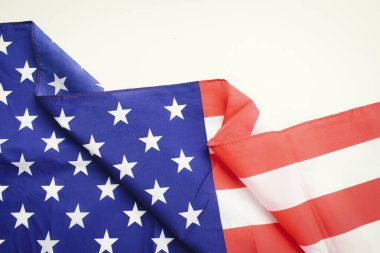 Beyaz arka planda izole edilmiş Amerikan dalga bayrağı, ABD