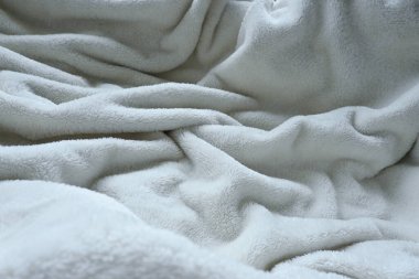 beyaz yumuşak tüylü battaniye tekstili