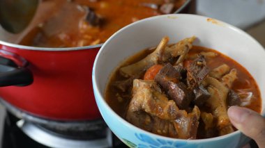 Kuzey Tayland köri soslu pirinç vermicelli.