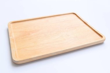 Beyaz arka plan üzerinde izole kahverengi ahşap tepsi