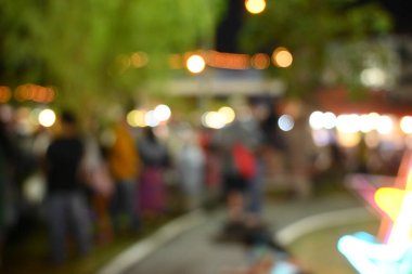 Bahçedeki sönmüş ışık, kutlama partisi etkinliği.