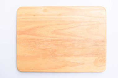 Beyaz arka plan üzerinde izole kahverengi ahşap tepsi