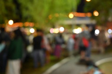 Bahçedeki sönmüş ışık, kutlama partisi etkinliği.