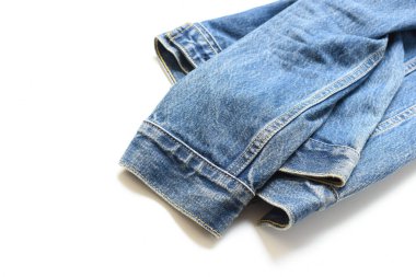 Beyaz arka planda izole edilmiş mavi kot gömlek deseni, kot tarzı.