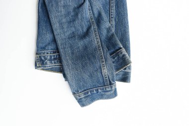 Beyaz arka planda izole edilmiş mavi kot gömlek deseni, kot tarzı.