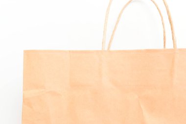 Kahverengi kağıt çanta beyaz arkaplanda izole edildi, geri dönüşüm malzemesi