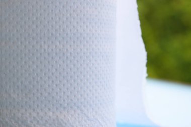 Masada beyaz kağıt mendil, evde hijyenik.