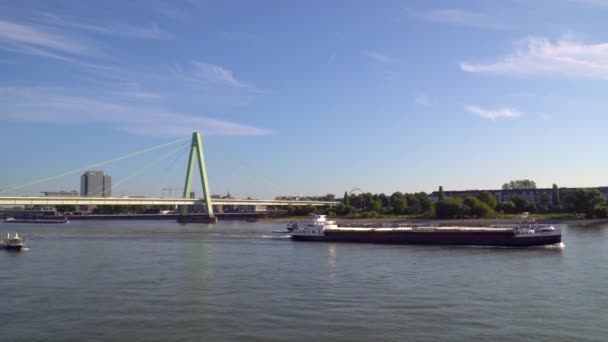 Kranhaus Ofis Merkezi Yakınlarındaki Köln Deki Ren Nehri Nin Dört — Stok video