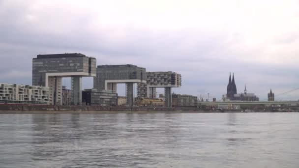 Kranhaus Und Der Rhein Zeitraffer — Stockvideo