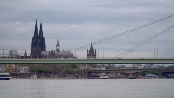 Kölni Hidak Forgalma Rajnai Hajózás — Stock videók