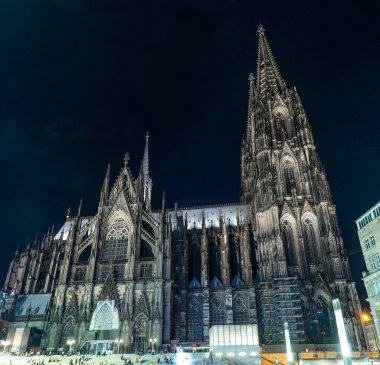 Köln Katedrali Alman Katolik ve Gotik mimarisinin ünlü bir anıtıdır ve Almanya 'nın bir sembolüdür.