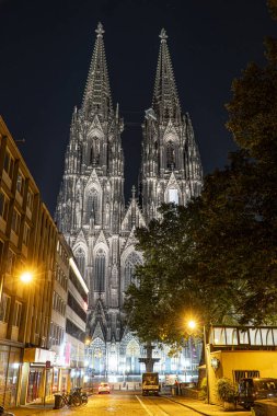 Köln Katedrali Alman Katolik ve Gotik mimarisinin ünlü bir anıtıdır ve Almanya 'nın bir sembolüdür.