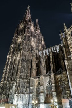 Köln Katedrali Alman Katolik ve Gotik mimarisinin ünlü bir anıtıdır ve Almanya 'nın bir sembolüdür.