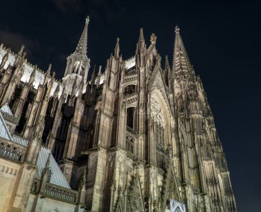 Köln Katedrali Alman Katolik ve Gotik mimarisinin ünlü bir anıtıdır ve Almanya 'nın bir sembolüdür.