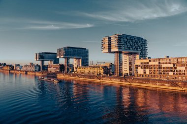 Kranhaus İş Merkezi Sabah Görüşü Güneşli Gün, Köln Almanya