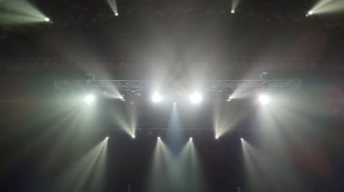 Parti Konserinin Soyut Arkaplan Işığı. Konserde renkli ışık, müzik festivali. Kutlama partisi, yıldırım gösterisi