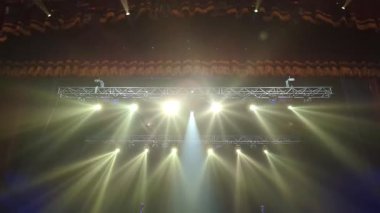 Parti Konserinin Soyut Arkaplan Işığı. Konserde renkli ışık, müzik festivali. Kutlama partisi, yıldırım gösterisi