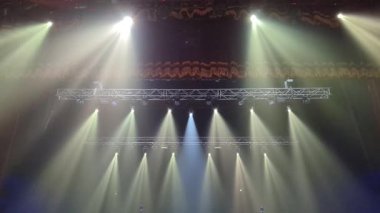 Parti Konserinin Soyut Arkaplan Işığı. Konserde renkli ışık, müzik festivali. Kutlama partisi, yıldırım gösterisi