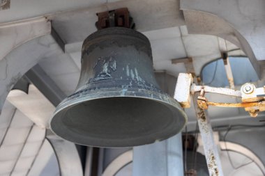 Şehir kulesindeki büyük çan muhteşem bir sanat eseridir.