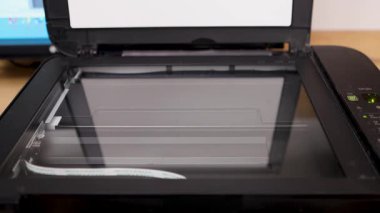 Ofis tarayıcısının tarama şefi tarama işlemini gerçekleştirir