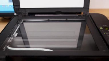 Ofis tarayıcısının tarama şefi tarama işlemini gerçekleştirir