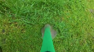 Çim biçme makinesinin yakın çekimi