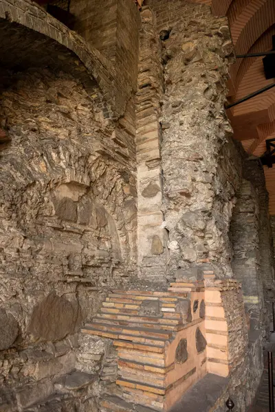 Altın Kapı. Ünlü tarihi ve kültürel anıt, Ukrayna 'nın Kyiv kentindeki popüler turizm merkezi..