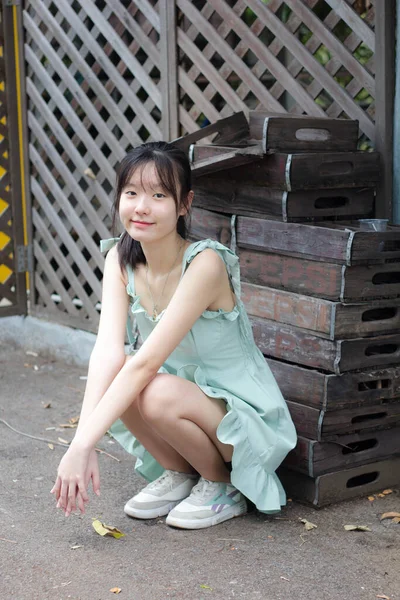 Azië Thai Meisje Groen Jurk Mooi Meisje Glimlach Ontspannen — Stockfoto