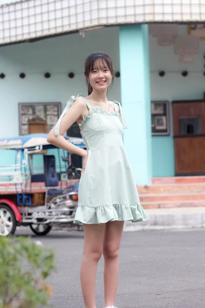 Asia Thajská Dívka Zelené Šaty Krásná Dívka Úsměv Relaxovat — Stock fotografie