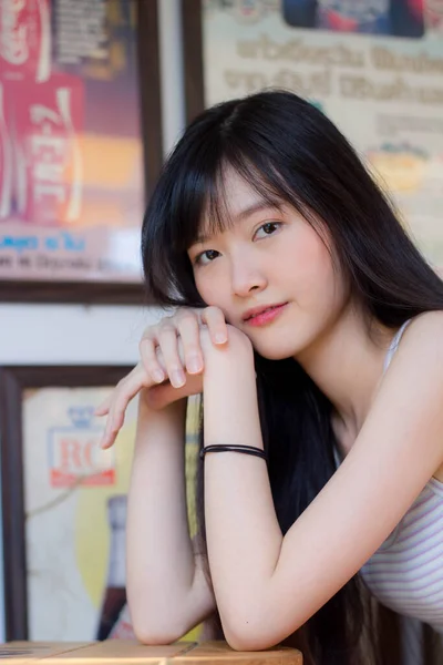 Portré Japán Felnőtt Gyönyörű Lány Fehér Ing Kockás Szoknya Pihenni — Stock Fotó