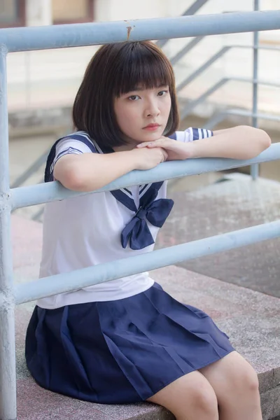 Japon Genç Güzel Kız Öğrenci Gülümsemesi Içinde Rahatla — Stok fotoğraf