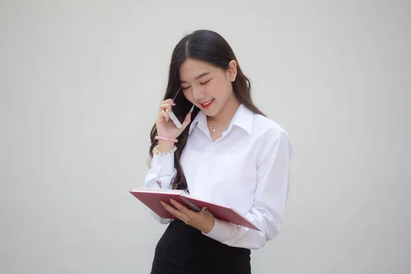 Porträt Eines Erwachsenen Büromädchens Das Smartphone Anruft — Stockfoto