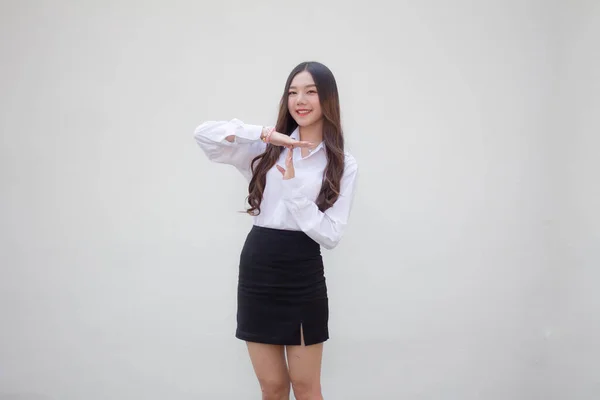 Portrét Thajské Dospělé Kanceláře Dívka Salute — Stock fotografie