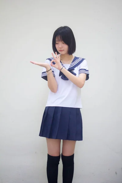 日本人ティーン美しいです女の子で学生ショー手 — ストック写真