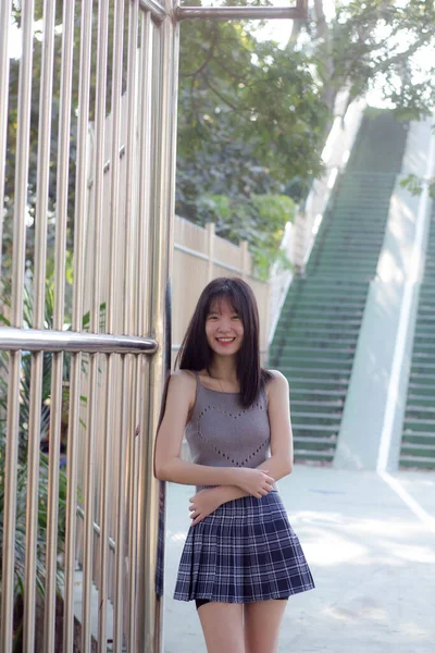 Ασία Thai Κορίτσι Scott Φόρεμα Όμορφο Κορίτσι Χαμόγελο Και Χαλαρώσετε — Φωτογραφία Αρχείου