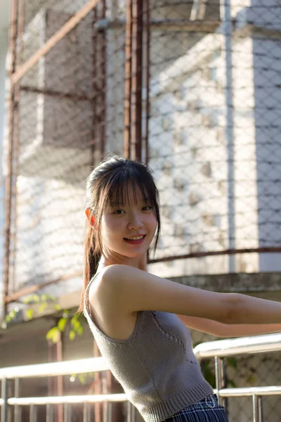 Asia Tailandesa Chica Scott Vestido Hermosa Chica Sonrisa Relajarse —  Fotos de Stock