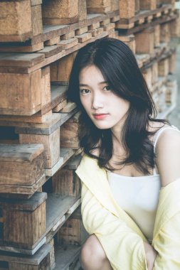 Asia Thai gençlik tişörtü güzel kız gülümse ve rahatla, Vintage Style