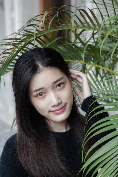 Azië Thai Tiener Zwart Shirt Mooi Meisje Glimlach Ontspannen — Stockfoto