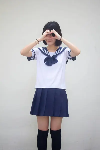 Japonês Teen Bela Menina Estudante Dar Coração — Fotografia de Stock