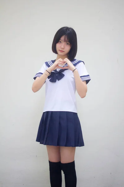 Japonés Adolescente Hermosa Chica Estudiante Dar Corazón —  Fotos de Stock
