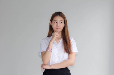 Taylandlı yetişkin üniversite üniforması güzel kız Düşün