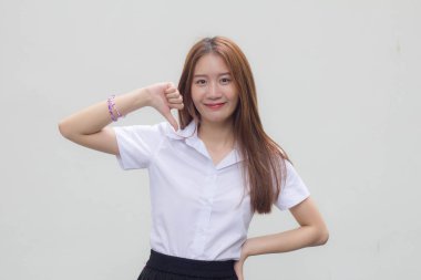 Taylandlı yetişkin üniversite üniforması. Güzel bir kız hoşlanmaz.