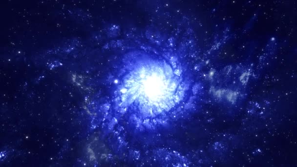 Πτήση Ένα Σπειροειδή Φωτεινό Μπλε Γαλαξία Μέσα Από Σμήνη Αστεριών — Αρχείο Βίντεο