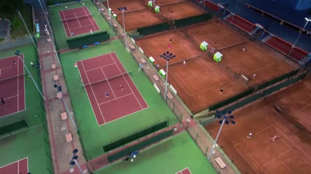 Aerial View Sports Club Many Dirt Tennis Courts Evening Athletes — Wideo stockowe