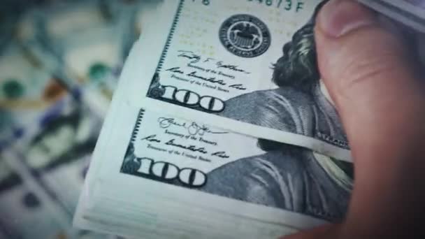 Detailní Záběr Mužských Rukou Počítající Velkou Hromadu Amerických Dolarů Prsty — Stock video