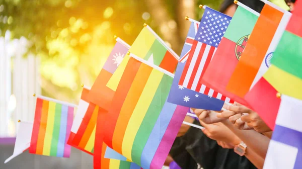 Прапор Rainbow Lgbt Розмахує Фоні Якому Вибірковому Фокусі Копіюйте Простір — стокове фото