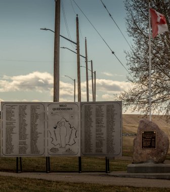 Ölü Milo Alberta Kanada 'nın Cenotaph anısına