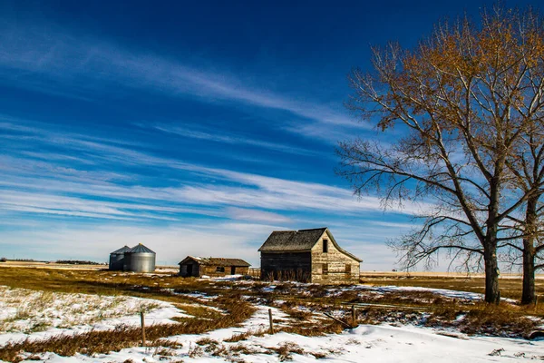 Çayırlardaki Eski Çiftlik Binaları Vulcan Eyaleti Alberta Kanada — Stok fotoğraf