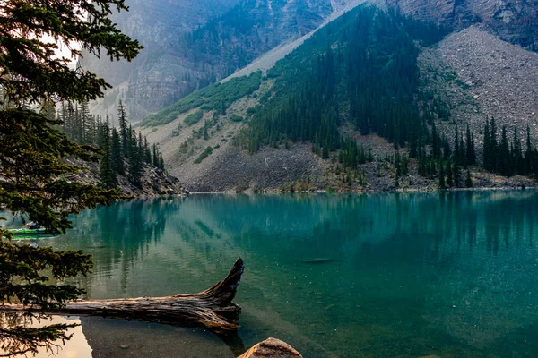 Agua Esmeralda Parque Nacional Moraine Lake Banff Alberta Canadá — Foto de Stock